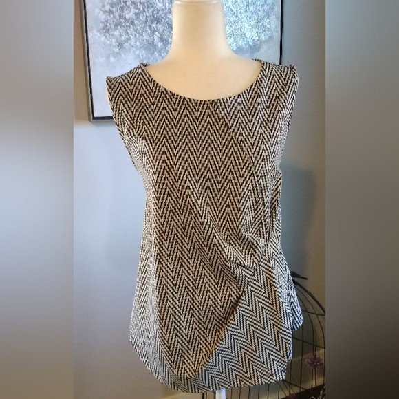 Liz Claiborne Career black and white Chevron print, sleeveless blouse. Size L. - Picture 5 of 11